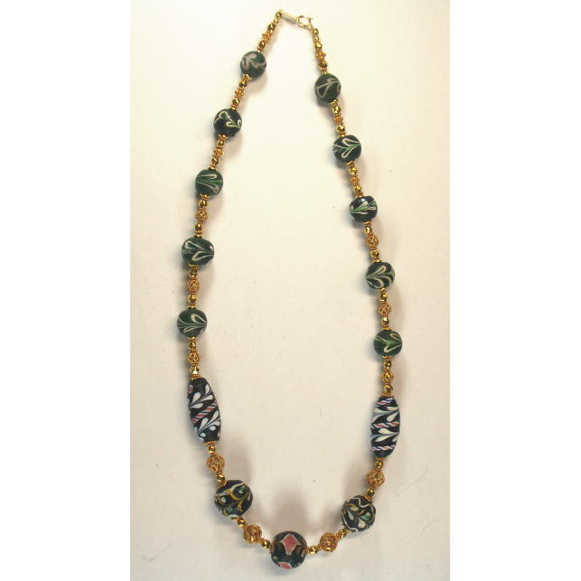 Ожерелье из стеклянных бусин