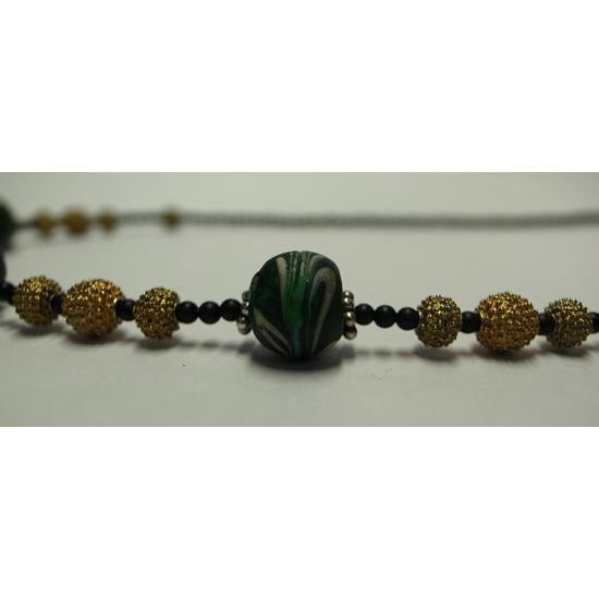 গ্লাস পুঁতির নেকলেস