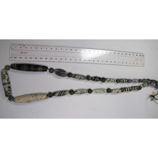 एवेंच्यूरिन के साथ गोल्ड बैंड रोमन मोतियों का हार