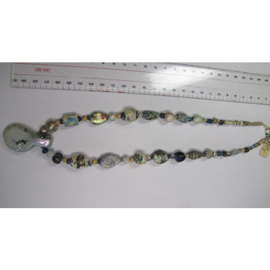 Verre iridescent romain antique