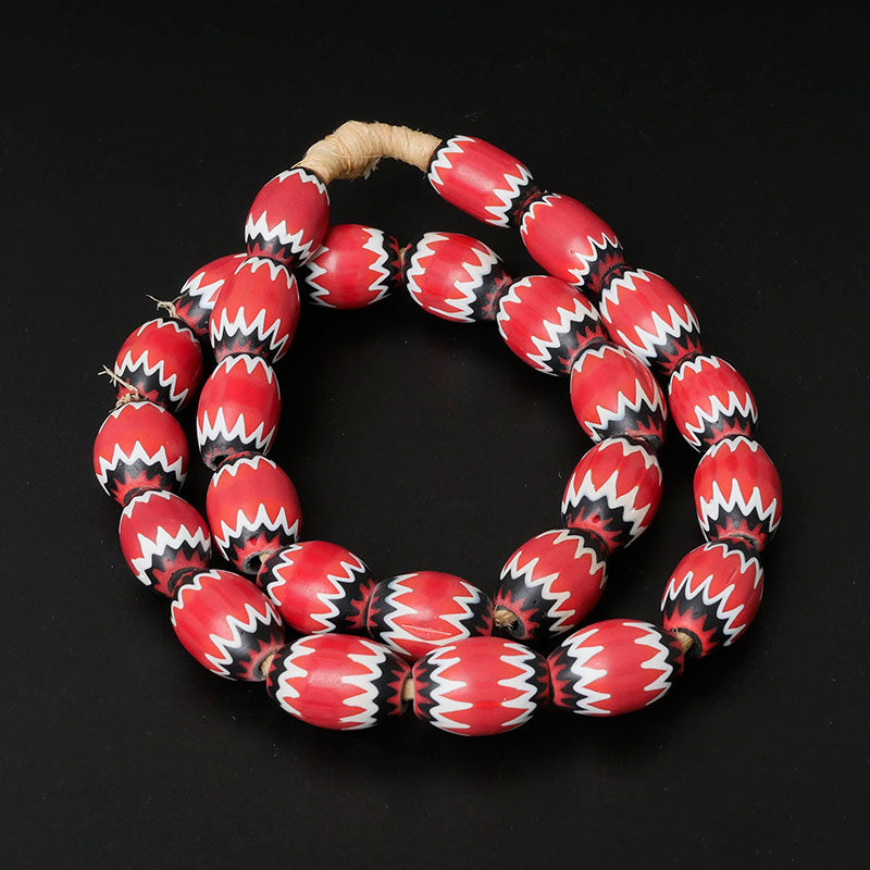 赤いシェブロンビーズ ストランド