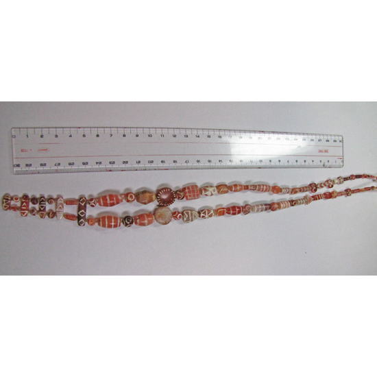 エッチングされたカーネリアンビーズのストランド