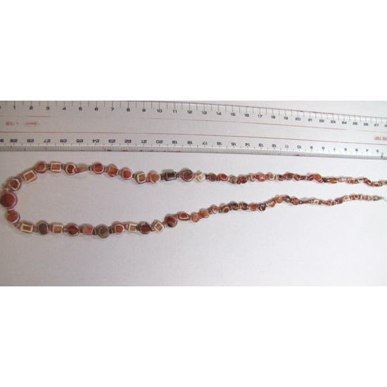 エッチングされたカーネリアンビーズのストランド