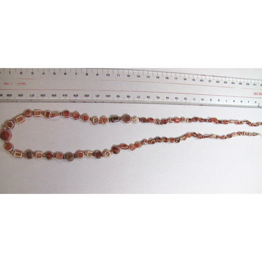 エッチングされたカーネリアンビーズのストランド