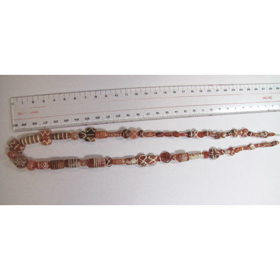 エッチングされたカーネリアンビーズのストランド