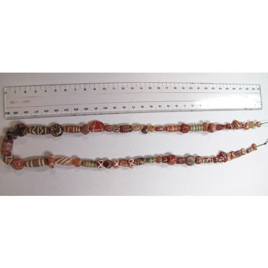 エッチングされたカーネリアンビーズのストランド