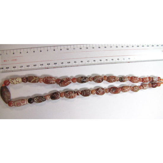 エッチングされたカーネリアンビーズのストランド