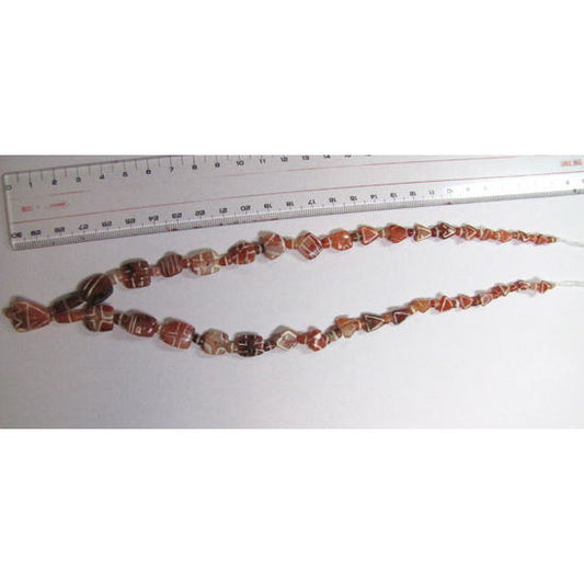 エッチングされたカーネリアンビーズのストランド