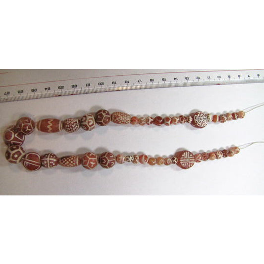 エッチングされたカーネリアンビーズのストランド