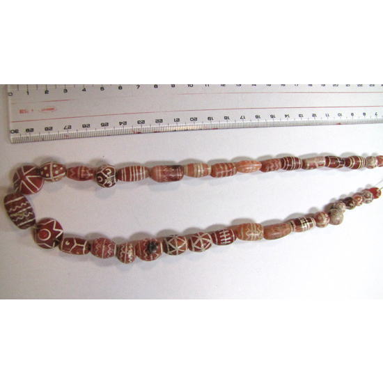 エッチングされたカーネリアンビーズのストランド
