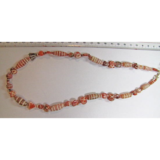 エッチングされたカーネリアンビーズのストランド