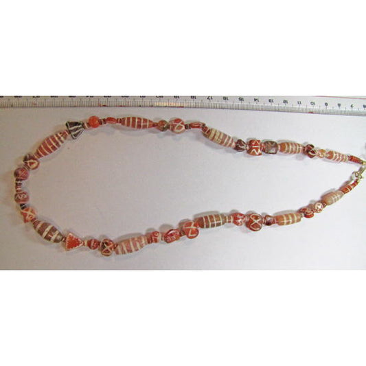 エッチングされたカーネリアンビーズのストランド