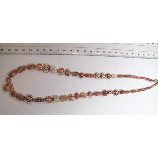 エッチングされたカーネリアンビーズのストランド