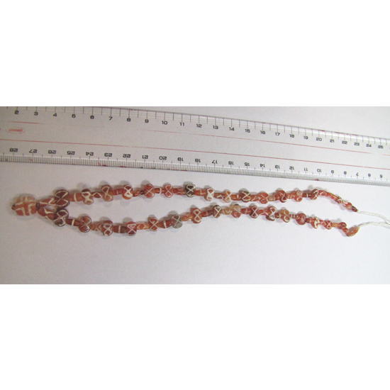 नक्काशीदार कार्नेलियन मोतियों की माला