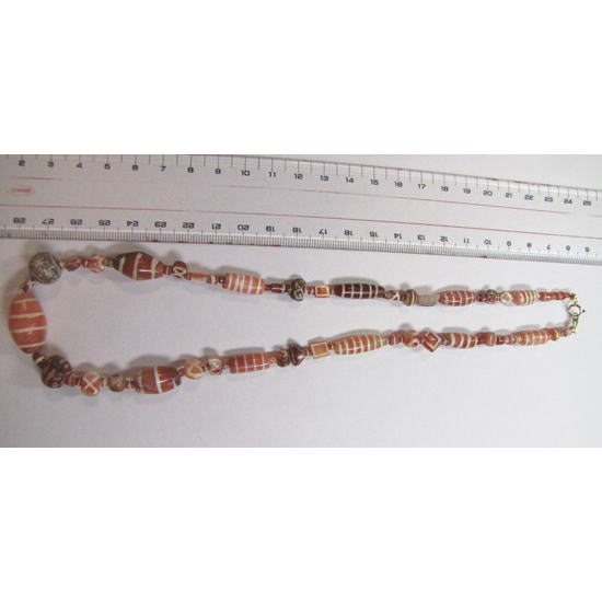 สร้อยลูกปัดคาร์เนเลียนแกะสลัก