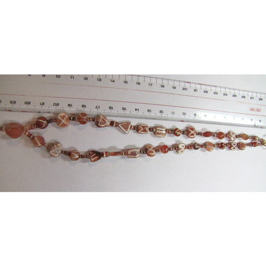 エッチングされたカーネリアンビーズのストランド