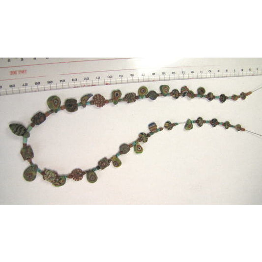 Нить мозаичных бусин