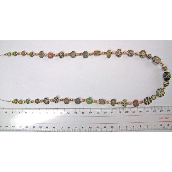 Нить мозаичных бусин