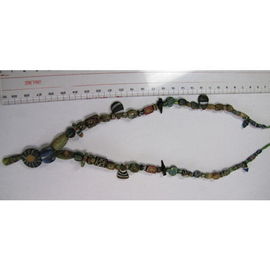 Нить мозаичных бусин