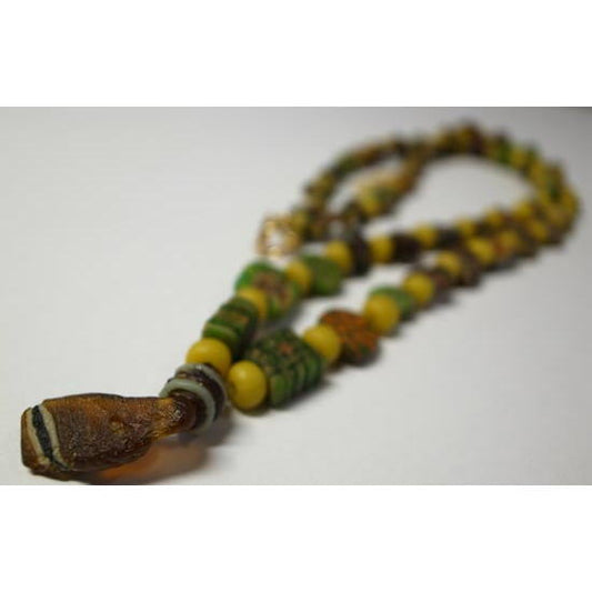 Нить мозаичных бусин