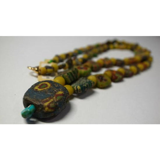 Нить мозаичных бусин