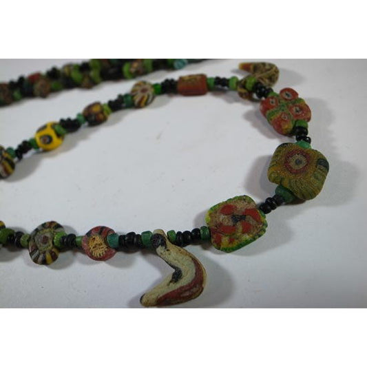 Нить мозаичных бусин