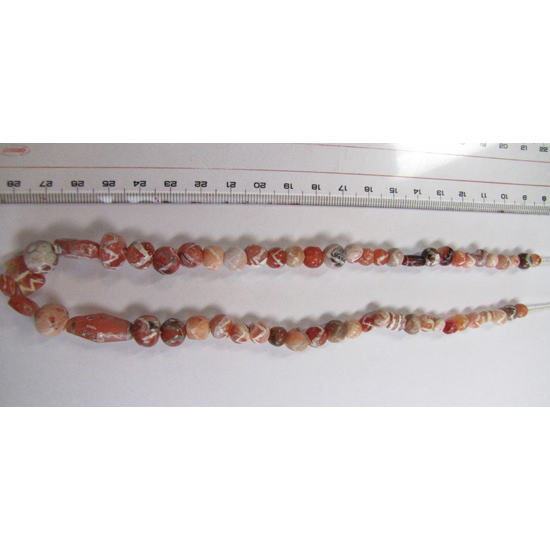 Cadena de cuentas de cornalina grabada