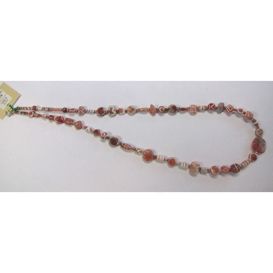 नक्काशीदार कार्नेलियन मोतियों की माला
