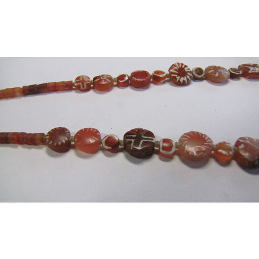エッチングされたカーネリアンビーズのストランド