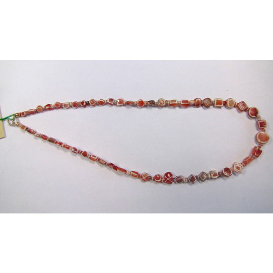 刻花紅玉髓珠串