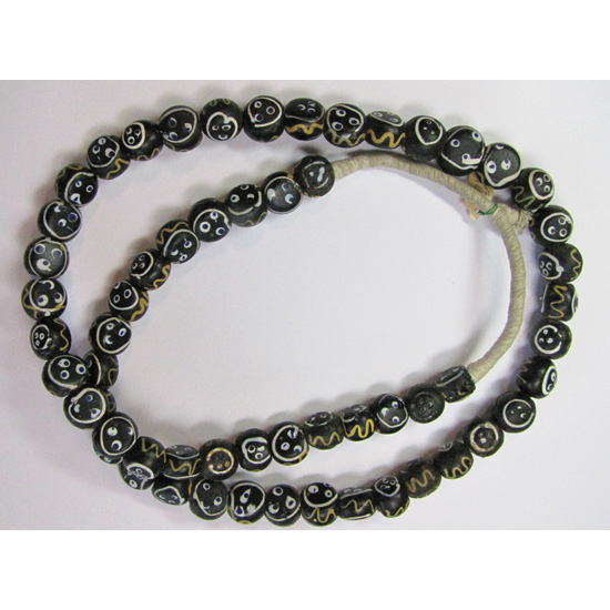 バウレフェイスビーズストランド