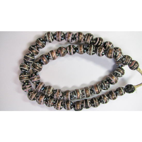 格子模様のガラスビーズ