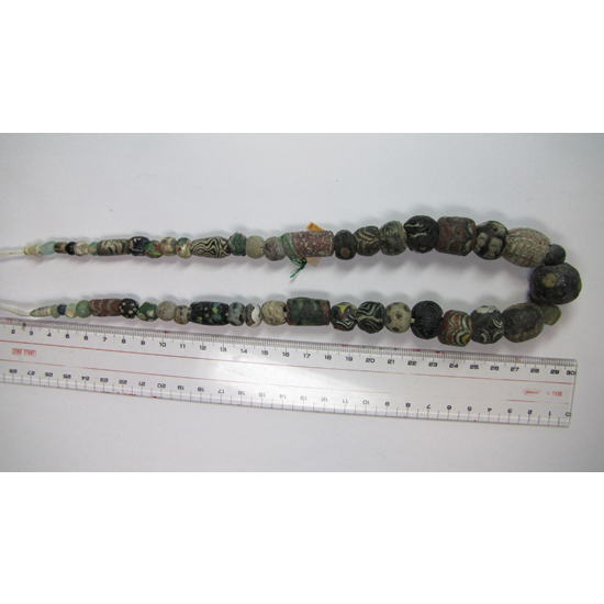 Collar de cuentas islámicas antiguas