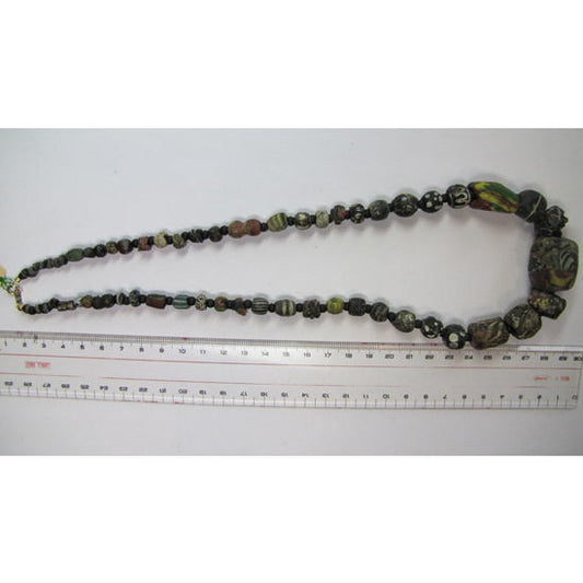 Strang antiker islamischer Perlen