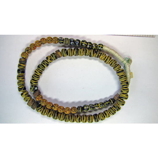 இரட்டைச் சம்ப வெண்கள் மாலை