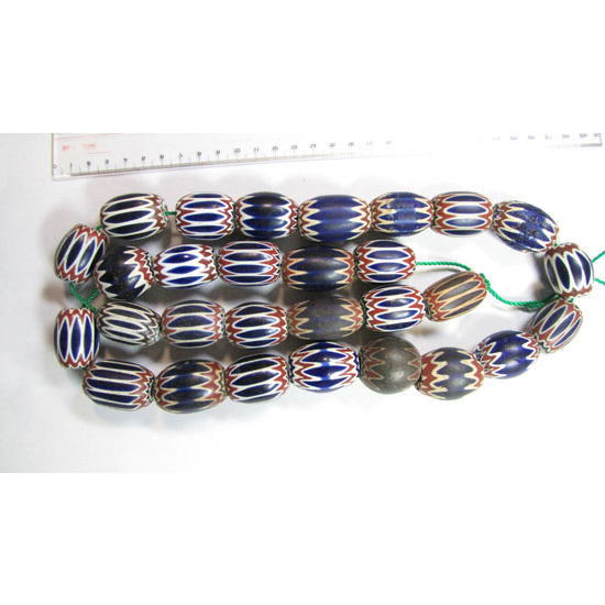 Нить бисера в форме шеврона