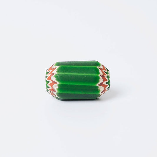 六層グリーンシェブロンビーズ