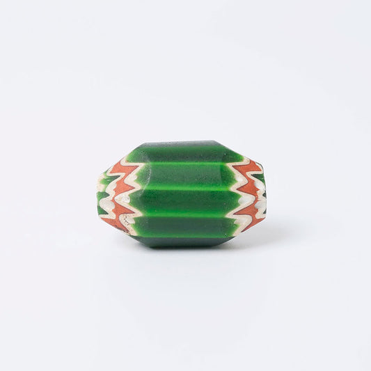 六層グリーンシェブロンビーズ