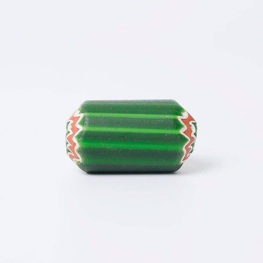 六層グリーンシェブロンビーズ