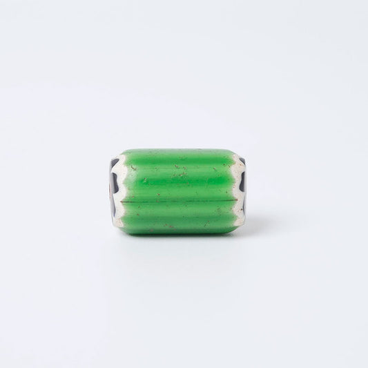 グリーンシェブロンビーズ