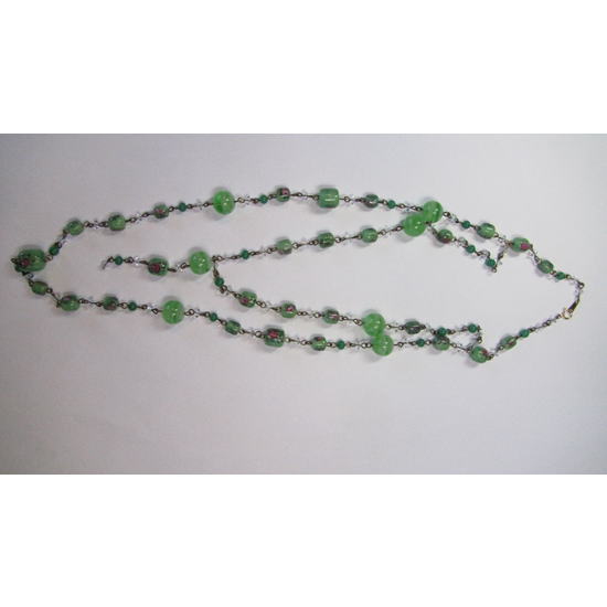 ヴィクトリア朝のビーズネックレス