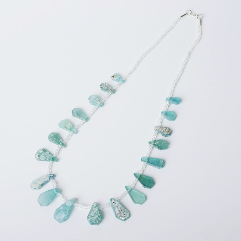 রোমান গ্লাস নেকলেস