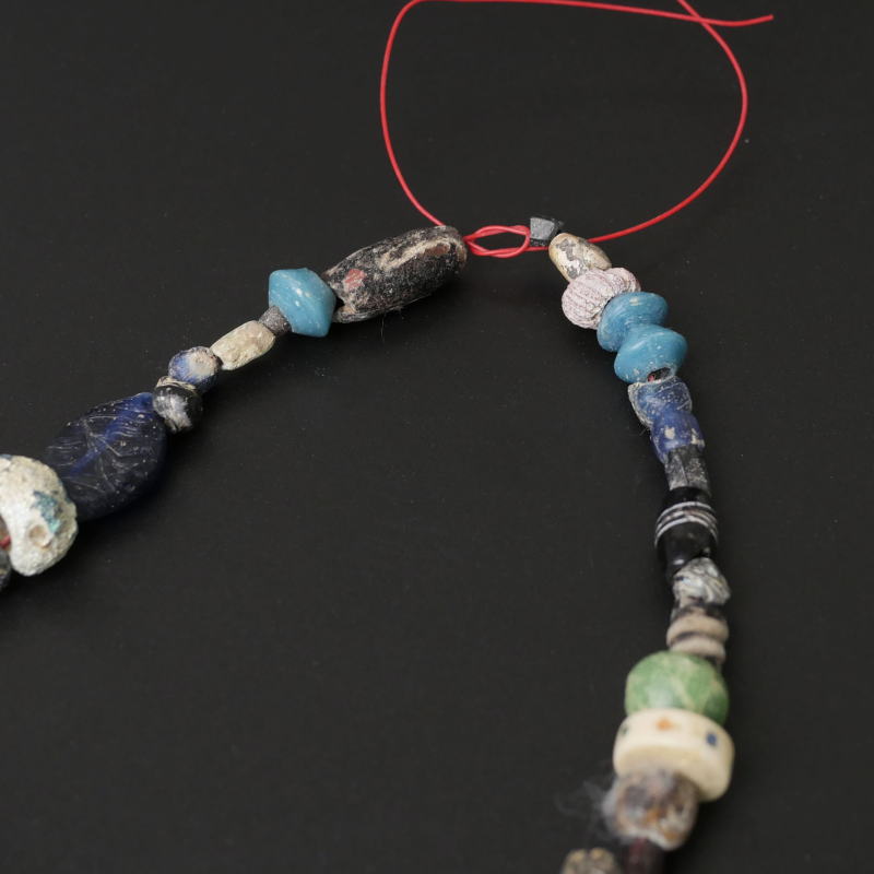 Римские бусы на нитке