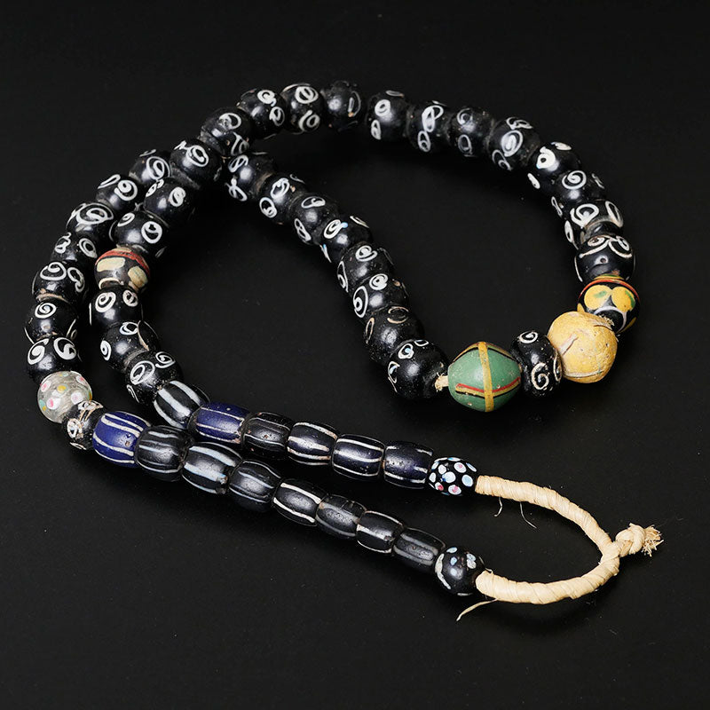 六層のシェブロンビーズストランド