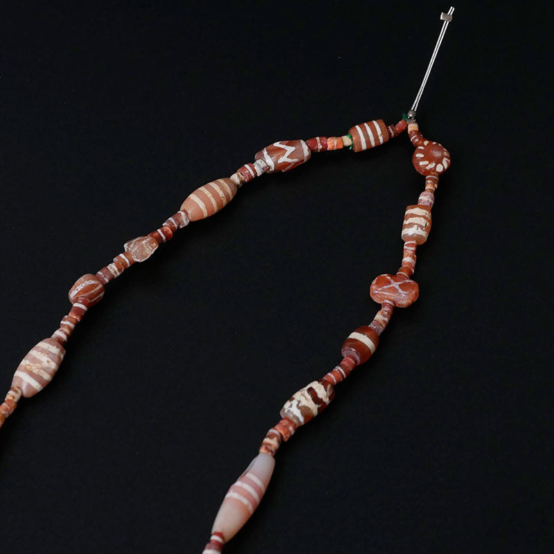 エッチングされたカーネリアンビーズのストランド