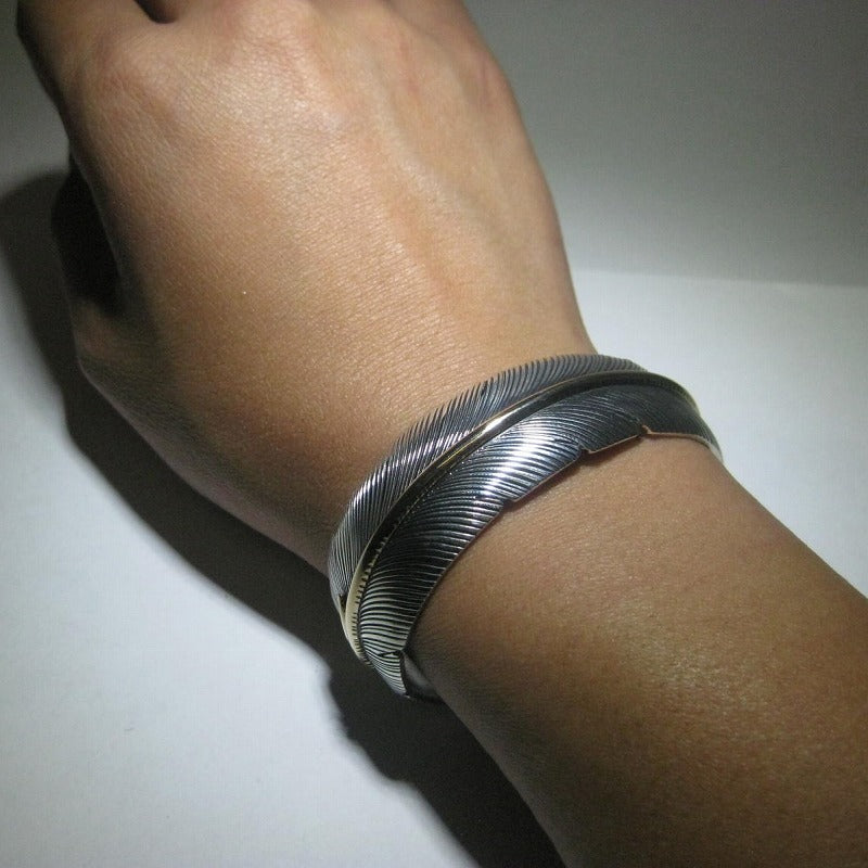 ハーヴェイ・メイスによるフェザーブレスレット(0.75インチ)