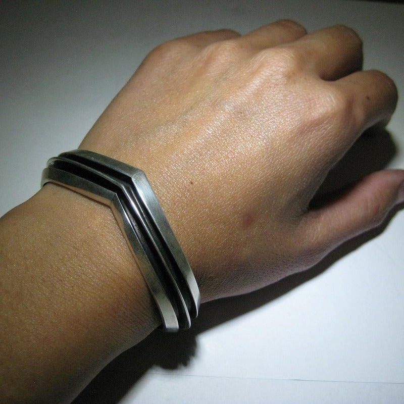 Gelang oleh Tom Hawk 5-1/2 inci