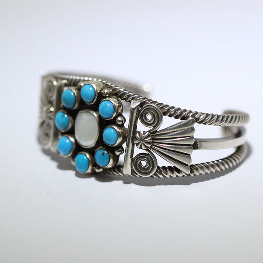 Stempel- und Cluster-Armband von Darrell Cadman