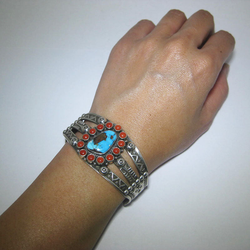 Bracelet Stamp et Cluster par Darrell Cadman