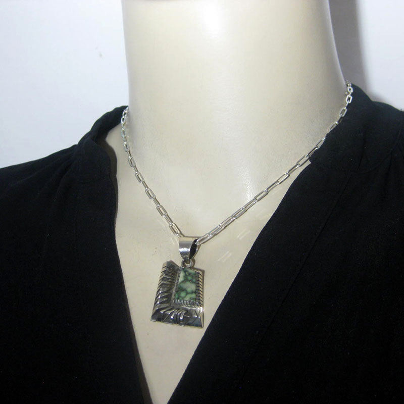 艾塞亞·奧蒂斯的達瑪雷吊墜